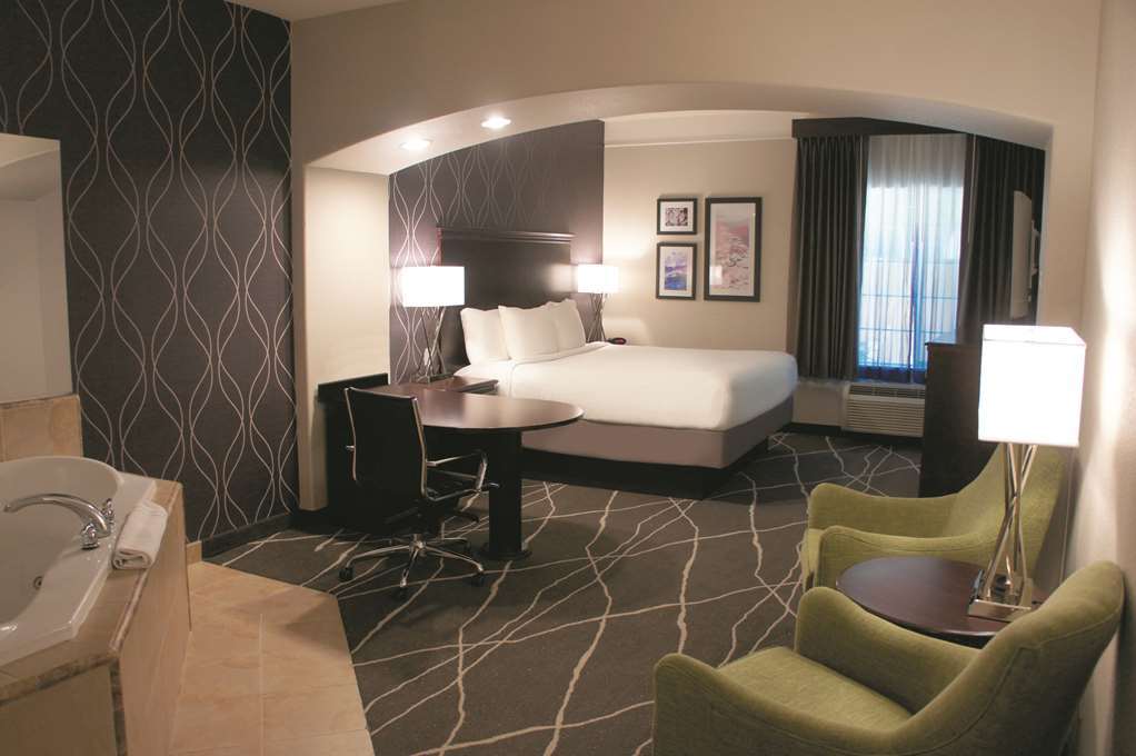 Fairfield By Marriott Inn & Suites Fresno Riverpark Номер фото